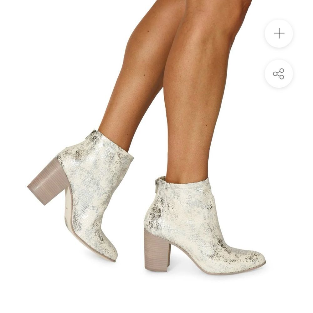 Chocolat Blu Leather Boston Block Heel Silver Cream Snake Booties EU 40 US 9
